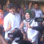 Gus Ipul saat menemui pedagang. foto: SOFFAN/ BANGSAONLINE