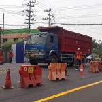 Kendaraan bermuatan berat kini sudah bisa melewati Jembatan Ngaglik, Lamongan, yang sempat ambles.