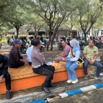 Anggota Satlantas Sumenep saat edukasi lalin di Unija 