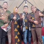 Wakil Bupati Mojokerto Dr H Muhammad Al Barra M Si, Ketua DPRD Kabupaten bersama Mojokerto Ayni Zuroh, SE MM dan Kajari Kabupaten Mojokerto, serta Kades Bejijong, Trowulan.