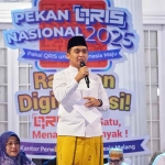Wali Kota Pasuruan, Adi Wibowo saat memberikan sambutan dalam kegiatan Sholawat Kebangsaan dan Pesta QRIS Kota Santri di Gedung Harmoni, Kota Pasuruan. (Ist)