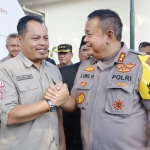 ?Kapolda Jatim Irjen Pol Luki Hermawan bersama Ketua KPU Jatim Choirul Anam usai jumpa pers.