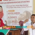 Kepala Dinkes Trenggalek, Sunarto, saat memberi pemaparan terkait stunting. Foto: HERMAN SUBAGYO/BANGSAONLINE