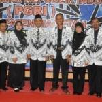 Drs. Nursalim M.Pd (tengah pakai peci), Ketua PGRI Magetan periode 2015-2020 beserta pengurus lainnya bertekad akan menjalankan program-program PGRI dengan sebaik-baiknya.