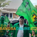 Arifin saat foto bersama sebelum mendaftar ke PPP. Foto: SYAIFUL BAHRI/BANGSAONLINE