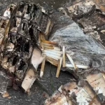 Rokok tanpa cukai yang ditemukan warga saat membantu pemadaman Bus Pahala Kencana di Jalan Raya Peterongan, Kecamatan Galis, Bangkalan. Foto: Ist.