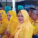 Kader Partai Golkar Lamongan saat menyerahkan berkas Bacaleg ke kantor KPU setempat, Minggu (14/5/2023).