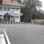 Wakil Bupati Mojokerto Pungkasiadi, saat memimpin apel rutin, Senin (8/4) pagi.