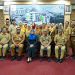 Anggota DPD RI, Lia Istifhama atau yang akrab disapa Ning Lia, bersama jajaran direksi RSUD Haji Surabaya. 