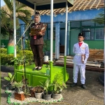 Tim Jaksa Masuk Sekolah di Nganjuk saat menjadi pembina upacara.