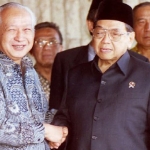 KH Abdurrahman Wahid (Gus Dur) dan Soeharto dalam suatu acara. foto: istimewa