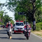 Para anggota IEA saat melakukan pengawalan ambulans. (foto: ist)