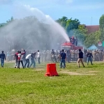 Kegiatan gelar gladi pengamanan Pemilu di alun-alun Pacitan.