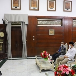 Rakor bersama Forkopimda Jawa Timur, Kantor Wilayah Kementerian Agama (Kemenag) Jawa Timur, serta seluruh kepala daerah di Jawa Timur yang berlangsung secara virtual, Minggu (9/5/2021) malam. (foto: ist)