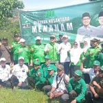 Penanaman 3.500 bibit pohon yang dilakukan DPC PKB Kabupaten Pasuruan di lereng Gunung Penanggungan.