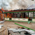 2 Rumah milik warga Dusun Panjelin, Desa Jambringin, Kecamatan Proppo, Kabupaten Pamekasan yang hangus terbakar. 