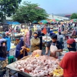 ?Area Pasar Pagi Kota Batu yang tetap ramai di masa PSBB berlangsung.