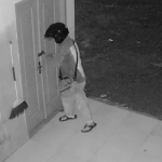 Tangkapan layar CCTV saat pelaku akan membobol gudang