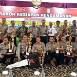 Jajaran Satlantas Polres Pasuruan foto bersama dengan pejabat utama Direktorat Lalu Lintas Polda Jatim dan Kepala Dinas Perhubungan Pemprov Jatim.