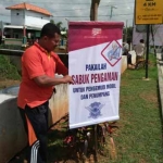 Salah satu banner yang mengimbau agar pengendara mobil memasang sabuk pengaman.