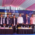 Deni Prasetya, Ketua Komunitas Saduluran Salawase Center (SSC) memimpin apel pemenangan Khofifah-Emil, Gus Fawait-Djoko dan Bunda Indah-Mas Yudha