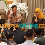 Wakil Presiden terpilih, Gibran Rakabuming Raka, saat bersilaturahmi ke kediaman Khofifah Indar Parawansa di kawasan Jemursari, Surabaya. Foto: DEVI FITRI AFRIYANTI/BANGSAONLINE