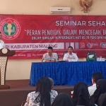 Para narasumber yang menjadi pembicara dalam seminar yang mengusung tema "Peran Pendidik Dalam Mencegah Bullying di Sekolah".