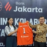 Sinergi antara Bank Jakarta dan Pelita Jaya.