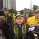 Wali Kota Malang Sutiaji saat diwawancarai awak media, usai meninjau gereja Katedral Ijen Malang, Senin (24/12). foto: IWAN/ BANGSAONLINE