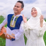 Ines Balladiva bersama Yadi Sembako dalam syuting video klip lagu Siti Hadijah ciptaan Gus Anom. foto: istimewa