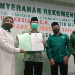 Penerimaan rekom di Kantor DPC PKB Kabupaten Mojokerto. (foto: SOFFAN/ BANGSAONLINE).