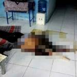 SADIS: Kondisi korban sebelum dievakuasi dengan ganco masih menancap di kepala. foto: BANGSAONLINE