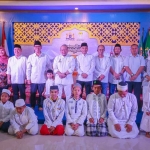 Wali Kota Surabaya, Eri Cahyadi, bersama La Nyalla Mattalitti dan Ning Lia, ketika acara bersama anak yatim piati. Foto: Ist