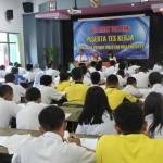 Suasana test seleksi di aula SMK PGRI 3 Malang, dari PT. Cipta Futura. foto: iwan irawan/ BANGSAONLINE