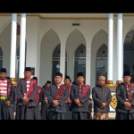 Agus Suwito dan Suyitno bersama KH Linul Qolbih Hamzah, Pengasuh Pondok Pesantren Al Muhajirin Hidayatullah saat Upacara Kemerdekaan 17 Agustus 2020, Senin (17/8/2020).