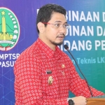 Plt. Wali Kota Pasuruan Raharto Teno Prasetyo membuka bimtek LKPM.