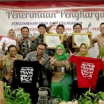 Para Pemenang Lomba Video Kreatif Usaha Ekonomi Perdesaan 2019 yang diumumkan pada Jumat (16/8) di Hotel Swiss Bell In Surabaya. foto: DIDI ROSADI/ BANGSAONLINE