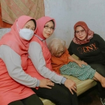 Ketua TP PKK Kota Pasuruan, Fatma Saifullah Yusuf, saat mengunjungi disabilitas.