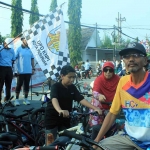 Wali Kota Pasuruan saat memberangkatkan Gowes yang digelar KNPI dalam rangka menyemarakkan HUT ke-80 RI.