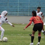 Pertandingan antara tim putri dari Kota Batu melawan Jember di Stadion Brantas.