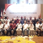 KPU Gresik bersama insan media saat mengadakan media gathering. Foto: Ist.