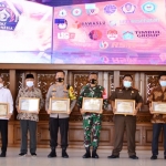 Sejumlah korporasi, forkompinda dan instansi lainnya usai menerima penghargaan bertajuk PWI Award.