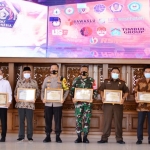 Sejumlah korporasi, forkompinda dan instansi lainnya usai menerima penghargaan bertajuk PWI Award.