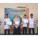 Siswa-siwsi SMP Muhammadiyah 1 Tuban peraih piala tingkat provinsi.