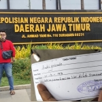 Andri Yulianto, warga Kecamatan Kota Sumenep yang melapor ke Mapolda Jatim. Inset: Bukti laporan.