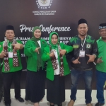 Pengurus DPC PPP Sidoarjo saat mendaftarkan bacaleg ke kantor KPU Sidoarjo, Minggu (14/5/2023).