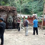 Suasana kajian teknis di Candi Belahan.