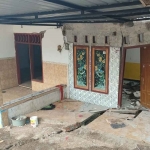 Kondisi rumah warga yang rusak akibat tanah gerak.