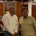 Asluchul Alif (kiri) bersama Ketum Gerindra Prabowo Subianto. FOTO: ist.