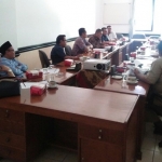 Hearing Komisi I DPRD dengan KPU dilaksanakan di ruang Gabungan DPRD, Senin (29/1). 